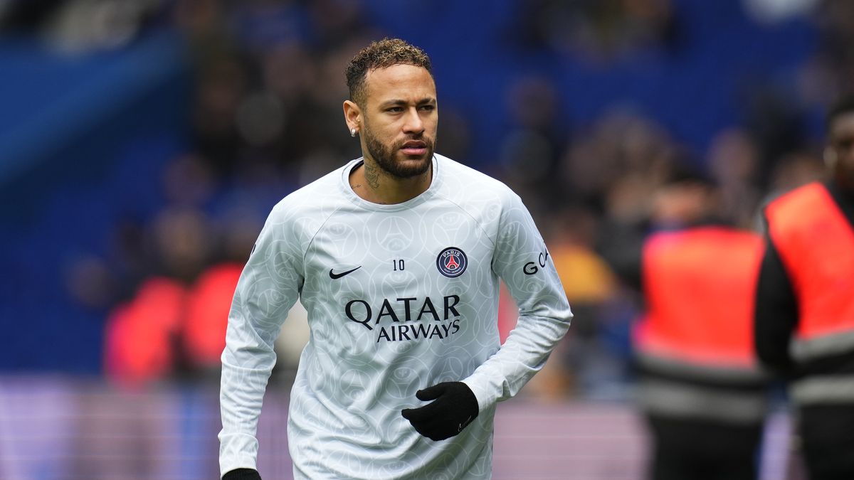 PARIS, FRANCE - FEBRUARY 19:  Neymar Jr during warm up prior to the French Ligue 1 match between Paris Saint-Germain (PSG) and LOSC Lille at Parc des Princes on February 19, 2023 in Paris, France. (Photo by Glenn Gervot/Icon Sportswire via Getty Images)