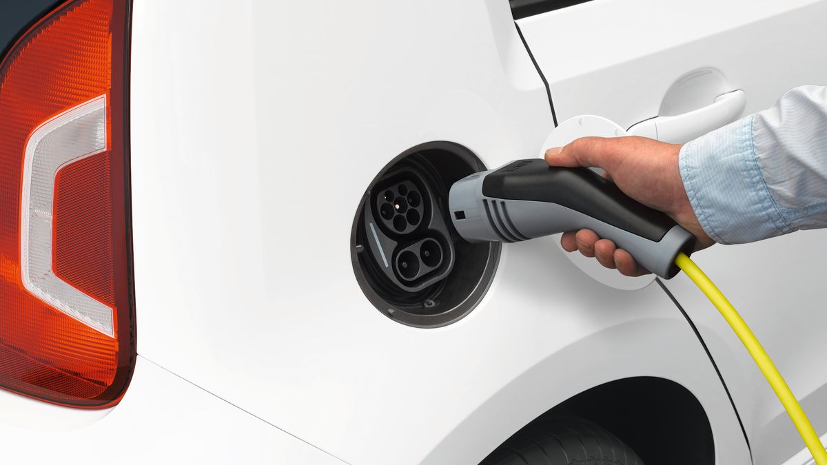 Auto elektryczne jest drogie w zakupie, za to tanie w utrzymaniu. Nawet ceny polis OC wypadają najkorzystniej właśnie dla nich.