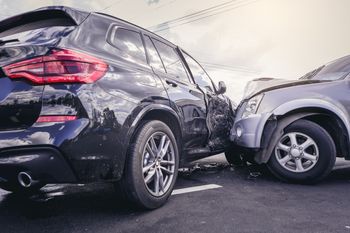 Wypadek z udziałem ciężarówki na DK 11 w miejscowości Szczury. Jedna osoba poszkodowana