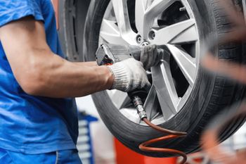 Koszt wymiany opon na zimowe - ile zapłacisz za zmianę w 2025 roku?