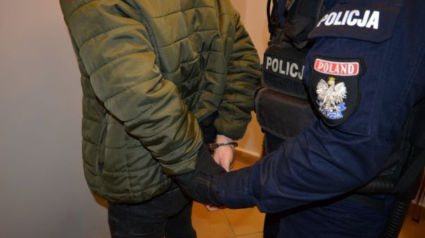 Zatrzymanie 26-latka za kradzież auta