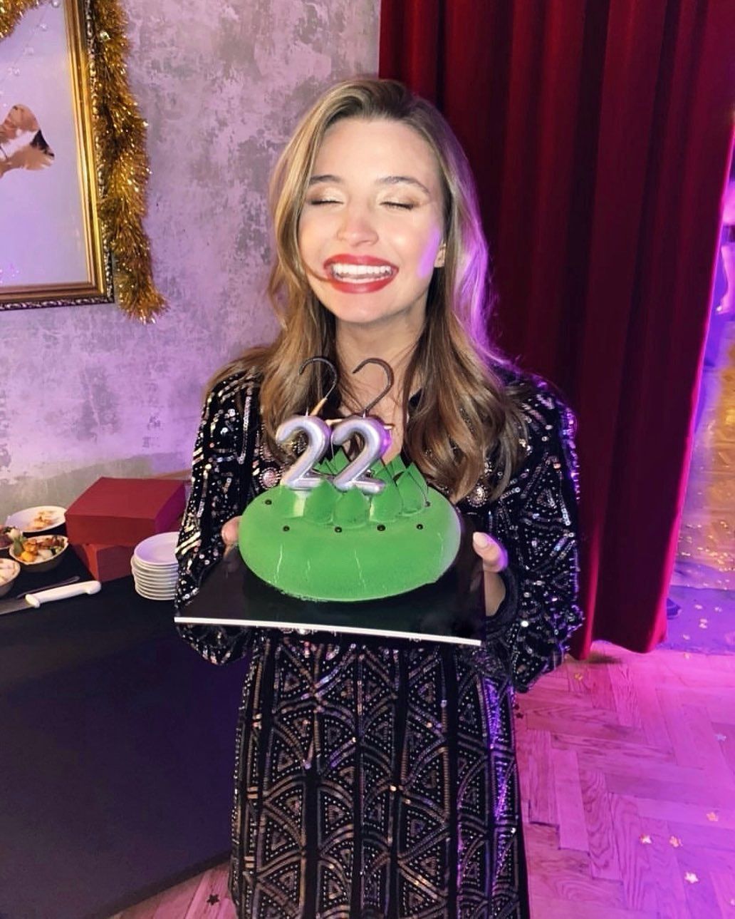 Julia Wieniawa chwali się nietypowym tortem urodzinowym