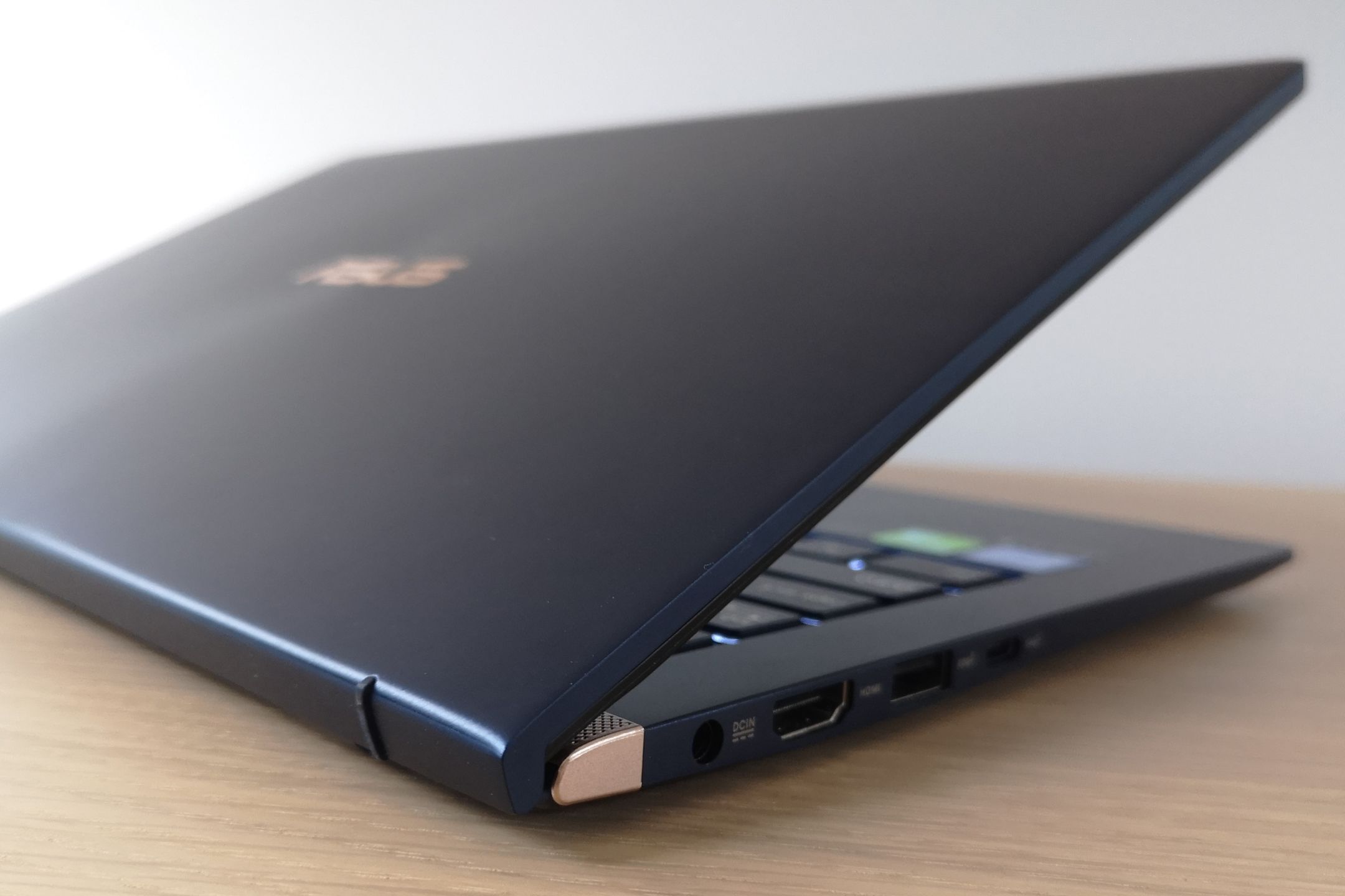 ASUS ZenBook 14 – test wydajnego laptopa z klawiaturą numeryczną w gładziku 6