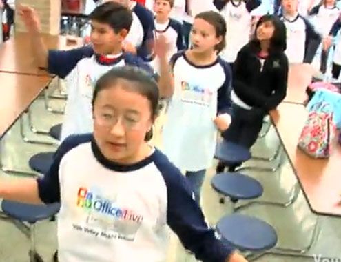 MS zmusza dzieci do śpiewania o Bingu