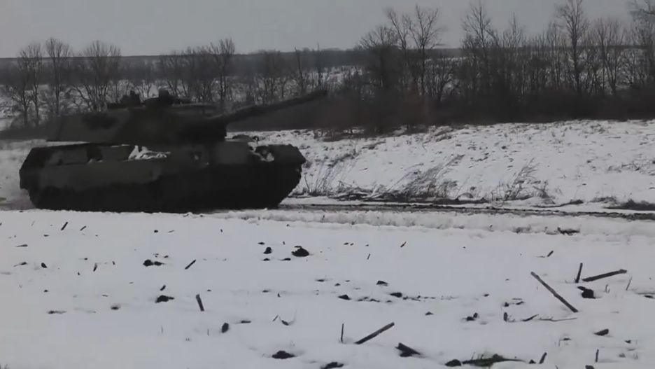 Jeden z podarowanych Ukrainie czołgów Leopard 1A5DK gdzieś w obwodzie charkowskim. 
