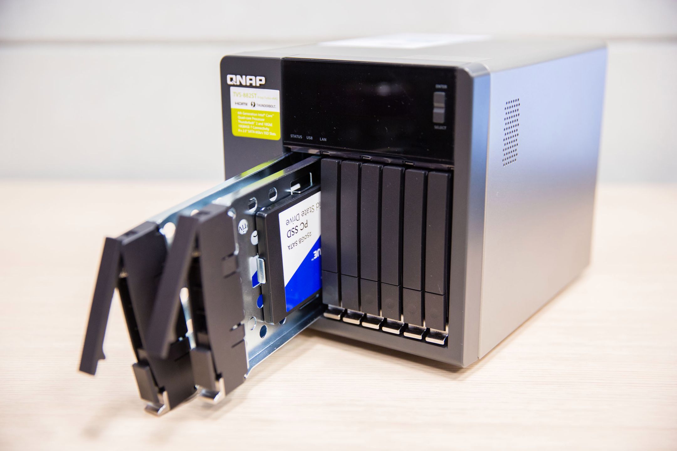 QNAP TVS-882ST - test profesjonalnego, wydajnego urządzenia NAS dla fotografów i filmowców 4