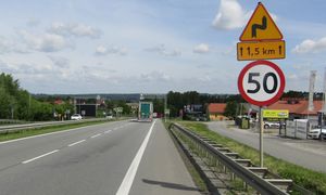 Auta same zwolnią? UE rozważa satelitarną kontrolę prędkości. Dla Brytyjczyków to "absurd"