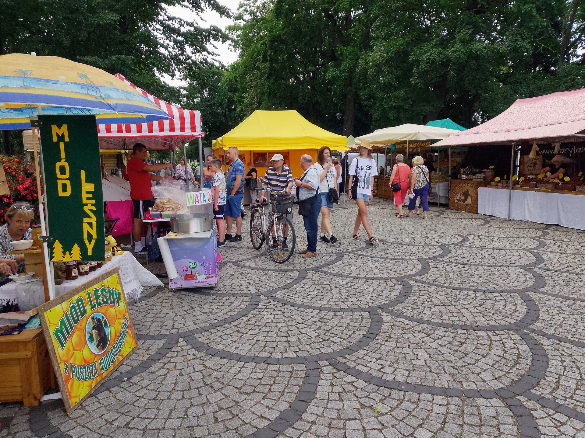 W Augustowie trwają dwudniowe targi "Polska smakuje"