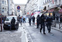 Dantejskie sceny w Paryżu. W centrum płonęły auta, policja użyła gazu