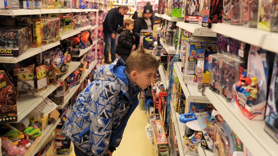 ?wi?teczne zakupy zabawek dla dzieci
Fot. Jan Bielecki/East News, Warszawa 11.12.2016  Swiateczne zakupy zabawek dla dzieci
JAN BIELECKI