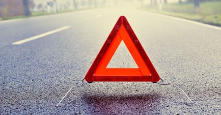 Wypadek na A1 koło Woźnik. Samochód z przyczepą uderzył w bariery