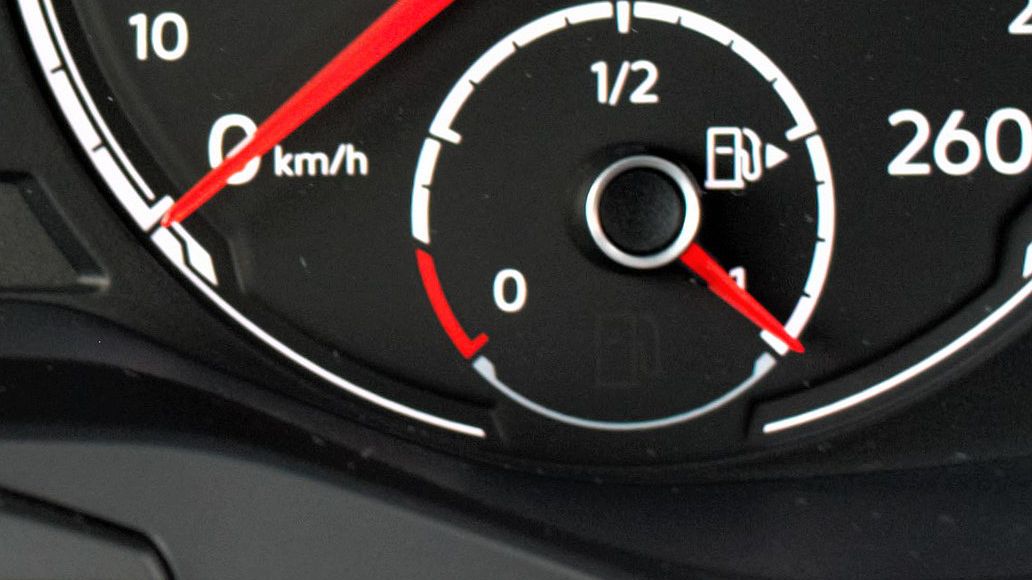 Tankowanie do pełna zmniejsza efekt skraplania się w baku pary wodnej