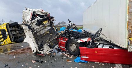 Z ciężarówek nic nie zostało. Koszmarnie wyglądający wypadek pod Ełkiem