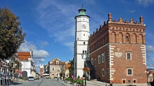 Dni Sandomierza 2025. Szaleństwo na Błoniach. Kolejki do lunaparku i punktów gastronomicznych.