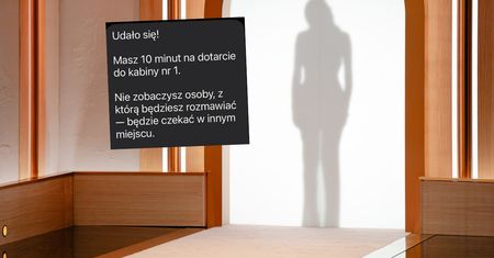 "Szukał przygody na wieczór". Poszła na randki w kabinie w Warszawie