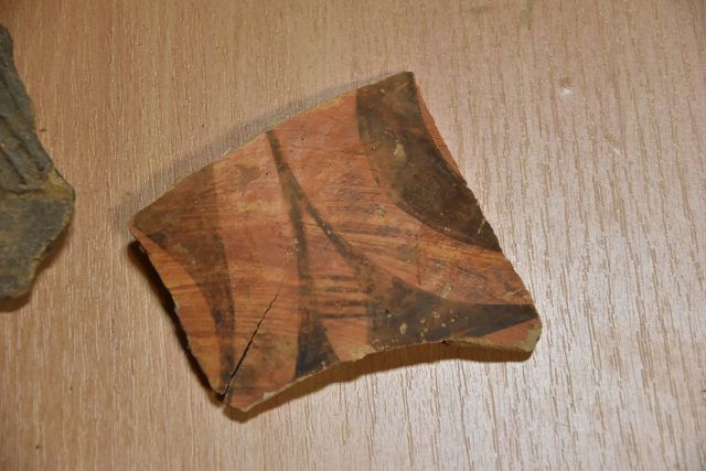 Celnicy zwrócili uwagę na tajemnicze kamienie w paczce z Ukrainy. Okazało się, że to cenne zabytki archeologiczne (zdjęcia)