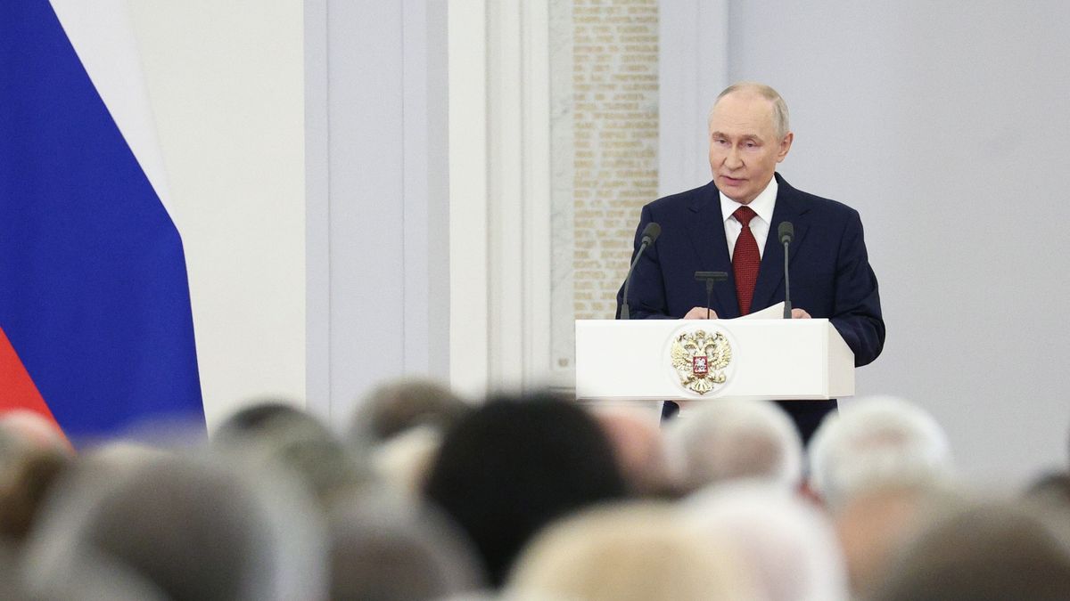 Russian President Vladimir Putin speaks during a meeting with members of the State Duma?s eighth convocation at the Kremlin in Moscow, Russia, 27 July 2026. EPA/SOFIA SANDURSKAYA/SPUTNIK/KREMLIN / POOL MANDATORY CREDIT Dostawca: PAP/EPA.