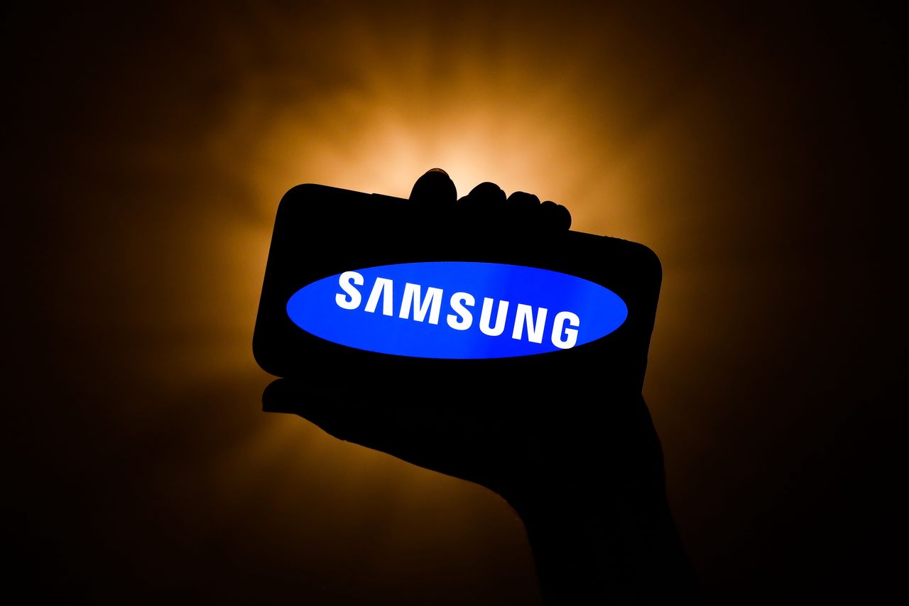 Jeden ze smartfonów Samsunga narobił firmie problemów (Jakub Porzycki/NurPhoto via Getty Images)