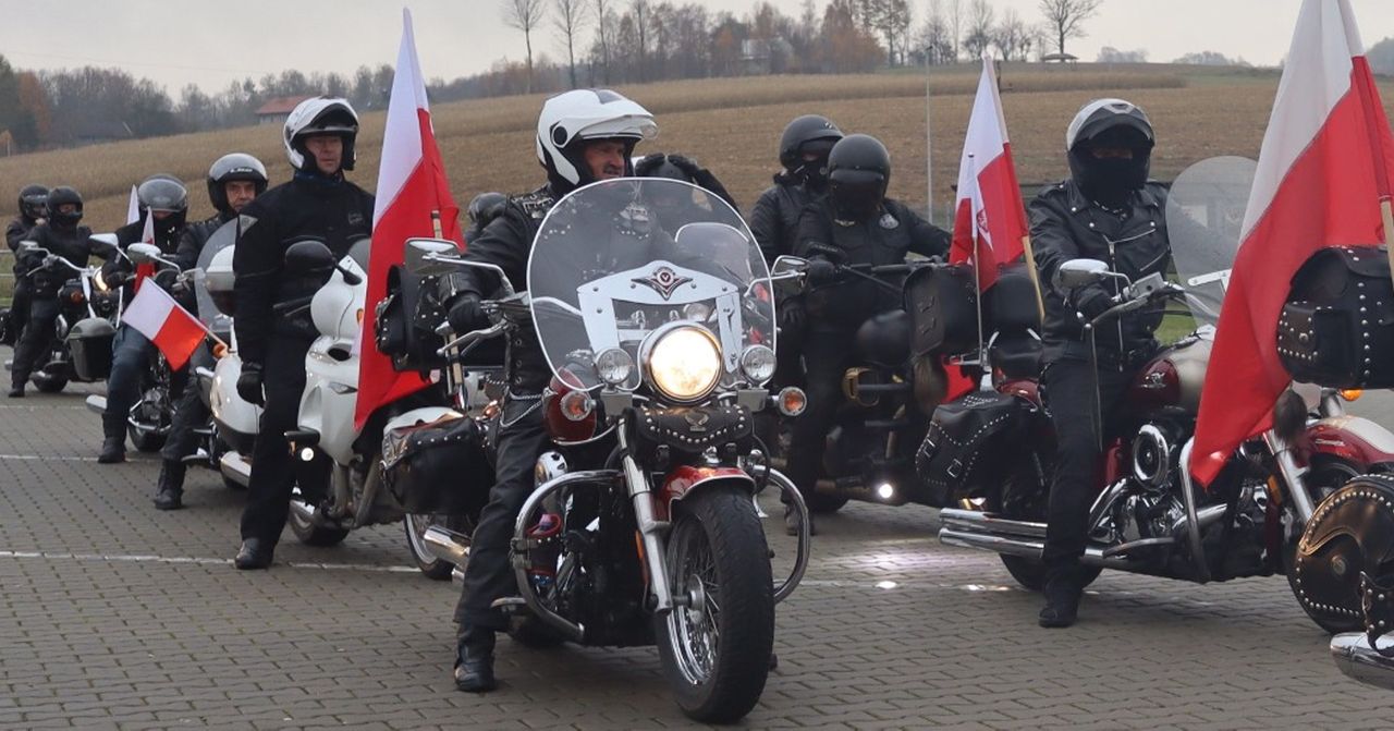 107 kilometrów trasą pamięci i wolności na 107. rocznicę odzyskania niepodległości. A to wszystko od Grupy Bobowskich Motocyklistów