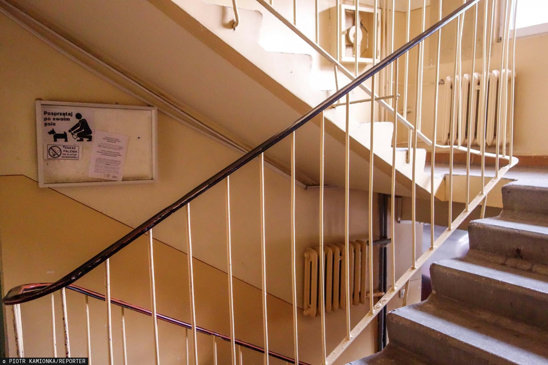 Michaś zostawił list do sąsiadów na klatce schodowej