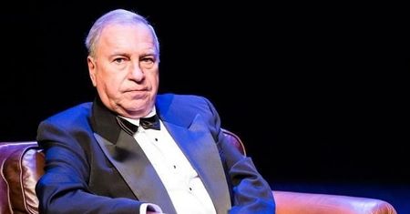 Jerzy Stuhr straszy wnuczkę… czaszką! "Tak dziadziuś będzie po śmierci wyglądał"