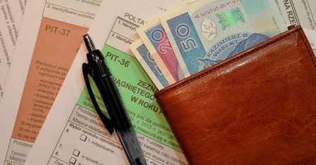 Coraz mniej czasu na rozliczenie PIT. Skarbówka uruchamia specjalną infolinię