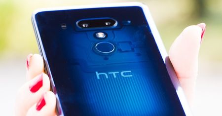 Produkcją smartfonów z logo HTC może zająć się zewnętrzna firma