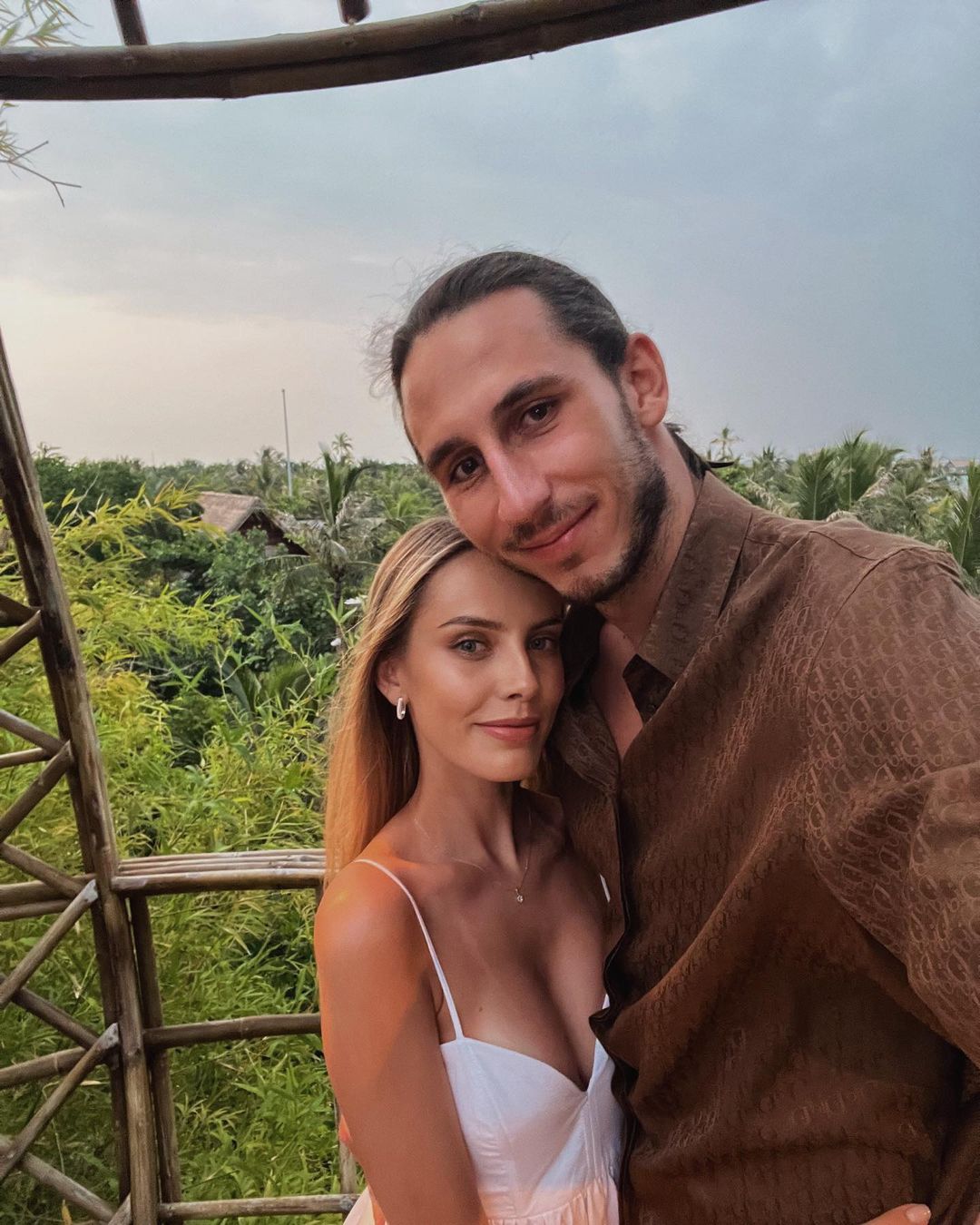 Kamil Grabara z ukochaną