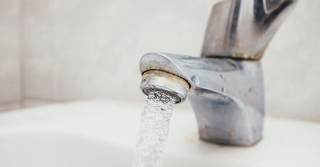 Potrzyj nią kran. Błyskawicznie pozbędziesz się kamienia