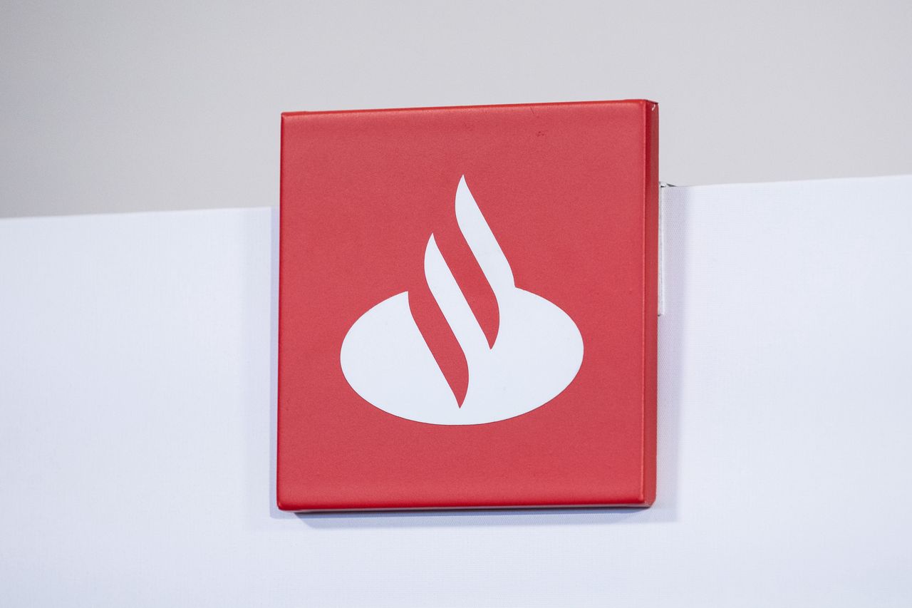 Santander Bank ostrzega przed telefonami. Podał trzy zasady
