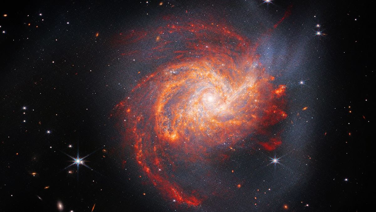 Galaktyka NGC 3256 powstała ze zderzenia dwóch innych obiektów ok. 500 mln lat temu.