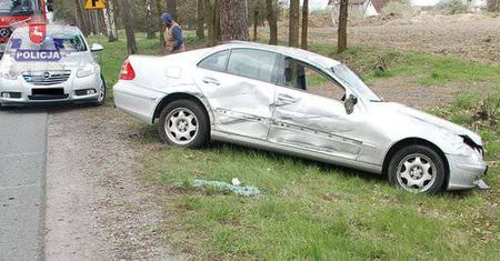 Stasinów: Zderzenie ciągnika rolniczego z samochodem osobowym (zdjęcia)
