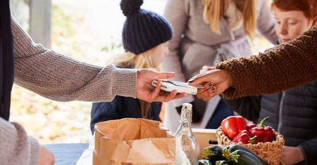 Pracownicy supermarketów ofiarami przemocy. Rośnie liczba napadów przy użyciu strzykawek