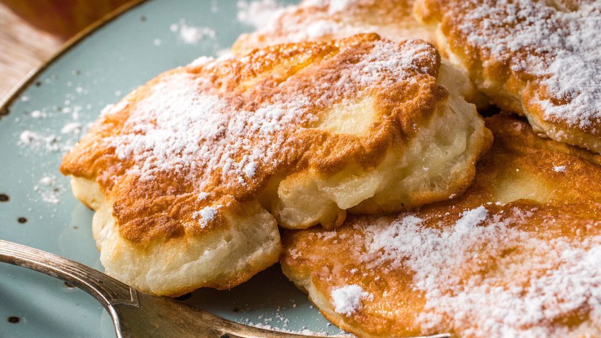 Puszyste racuchy z jabłkami to świetny pomysł na ciepłą kolację