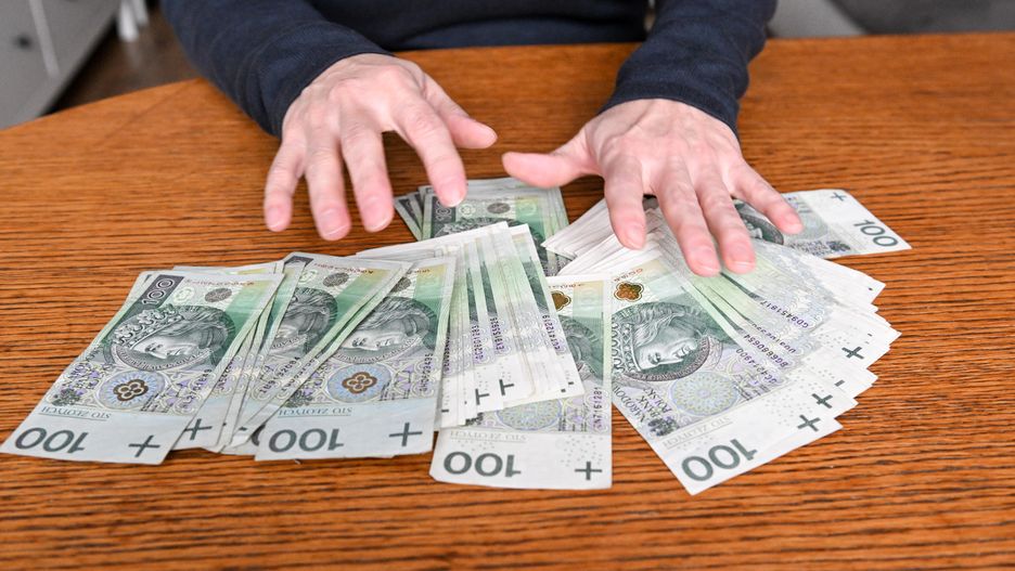 banknoty o nominale 100 z�
Szczecin,10.03.2024. Banaknoty o nominale 100 z�.  Zdj�cie ilustracyjne. (mb/dw)  PAP/Marcin Bielecki
Marcin Bielecki
banknoty, kasa, pieni�dze, rachunki, wynagrodzenie, wyp�ata, z�ot�wki