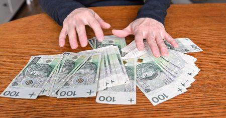 Czekał na majątek po wujku. Sam stracił pieniądze