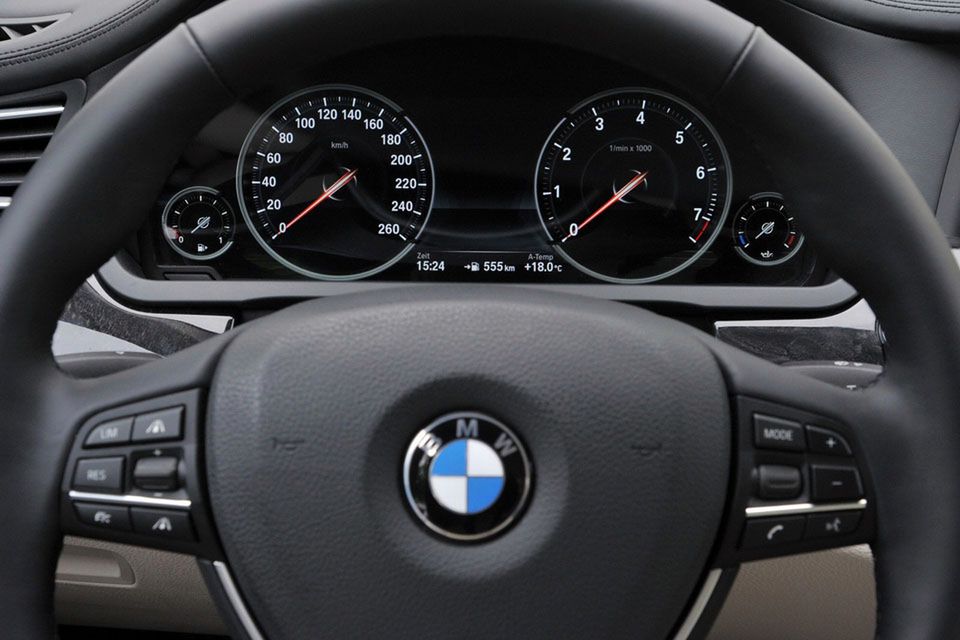 BMW serii 7 na rok 2013 - megagaleria niemieckiego okrętu flagowego 44
