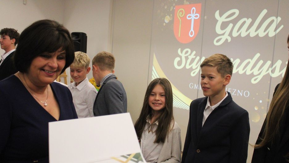 Gala Stypendystów Gminy Gniezno. Zostali nagrodzeni za osiągnięcia naukowe i sportowe