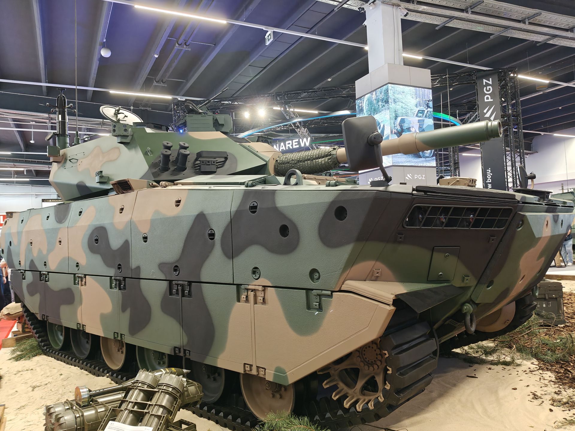 M120 RAK na podwoziu Borsuka.