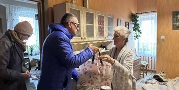 Legnickie Pole: 160 paczek dla seniorów przed świętami