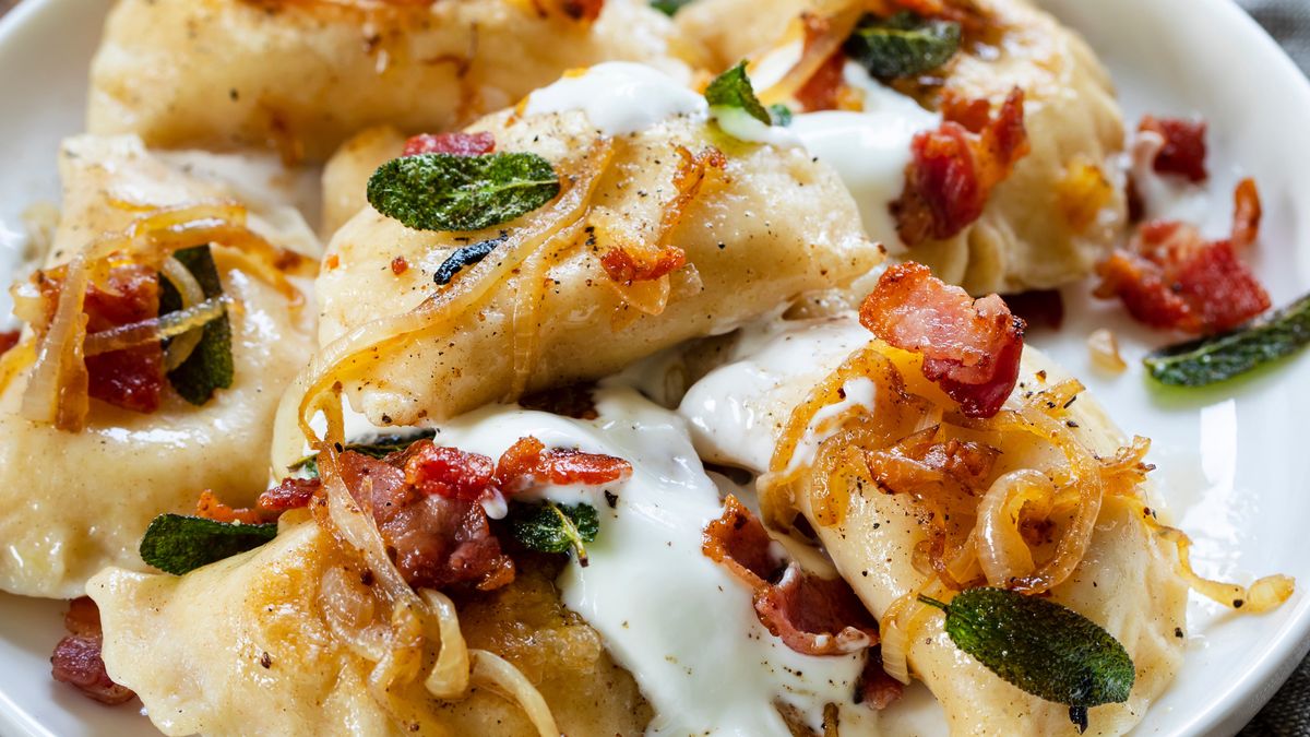 Traditional polish pierogi with crispy bacon and onionpierogi, dumpling, food, pasta, ravioli, dinner, meal, bacon, sage, onion, cooked, plate, polish, cuisine, traditional, potato, cheese, stuffed, homemade, hand made, russian, stuffing, cream, sour, yogurt, pierogi, dumpling, food, pasta, ravioli, dinner, meal, bacon, sage, onion, cooked, plate, polish, cuisine, traditional, potato, cheese, stuffed, homemade, hand made, russian, stuffing, cream, sour, yogurt