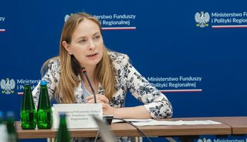 Wraca temat podatku od aut spalinowych. Resort chce zmienić kamienie milowe