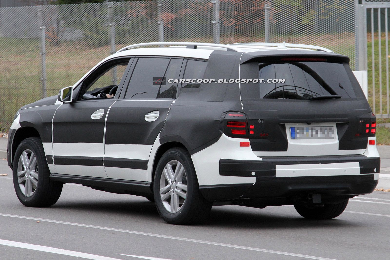 2013-Mercedes-Benz-GL-Class