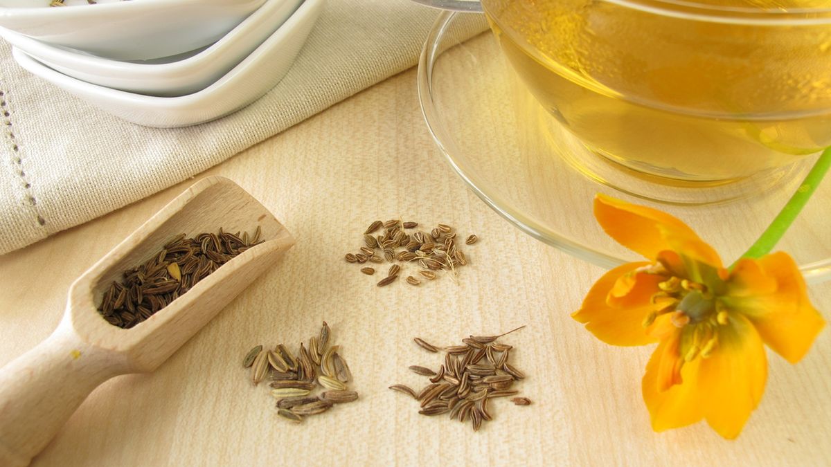 Napar z kminku, czyli napój z nasion kminku zwyczajnego, przynosi ulgę przy wielu dolegliwościach