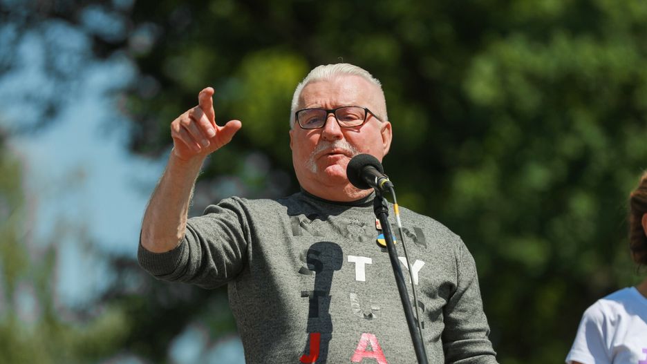 Lech Wałęsa na marszu w Warszawie