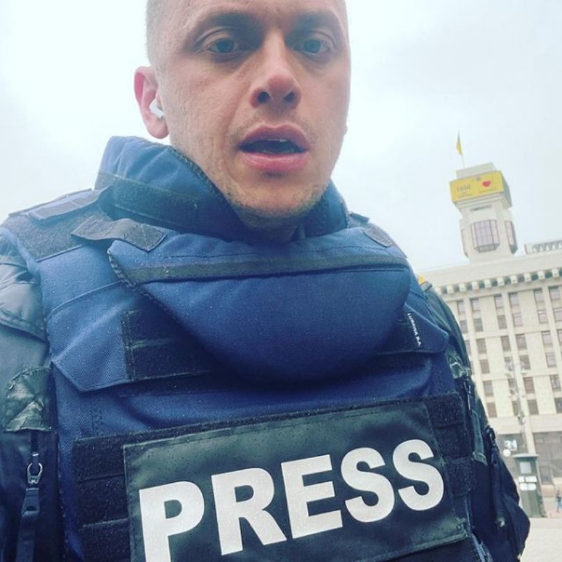 Dziennikarz TVN i jego ekipa relacjonują wojnę w Ukrainie z Kijowa