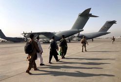 W tajemnicy dolecieli do Kabulu. Amerykanie są wściekli