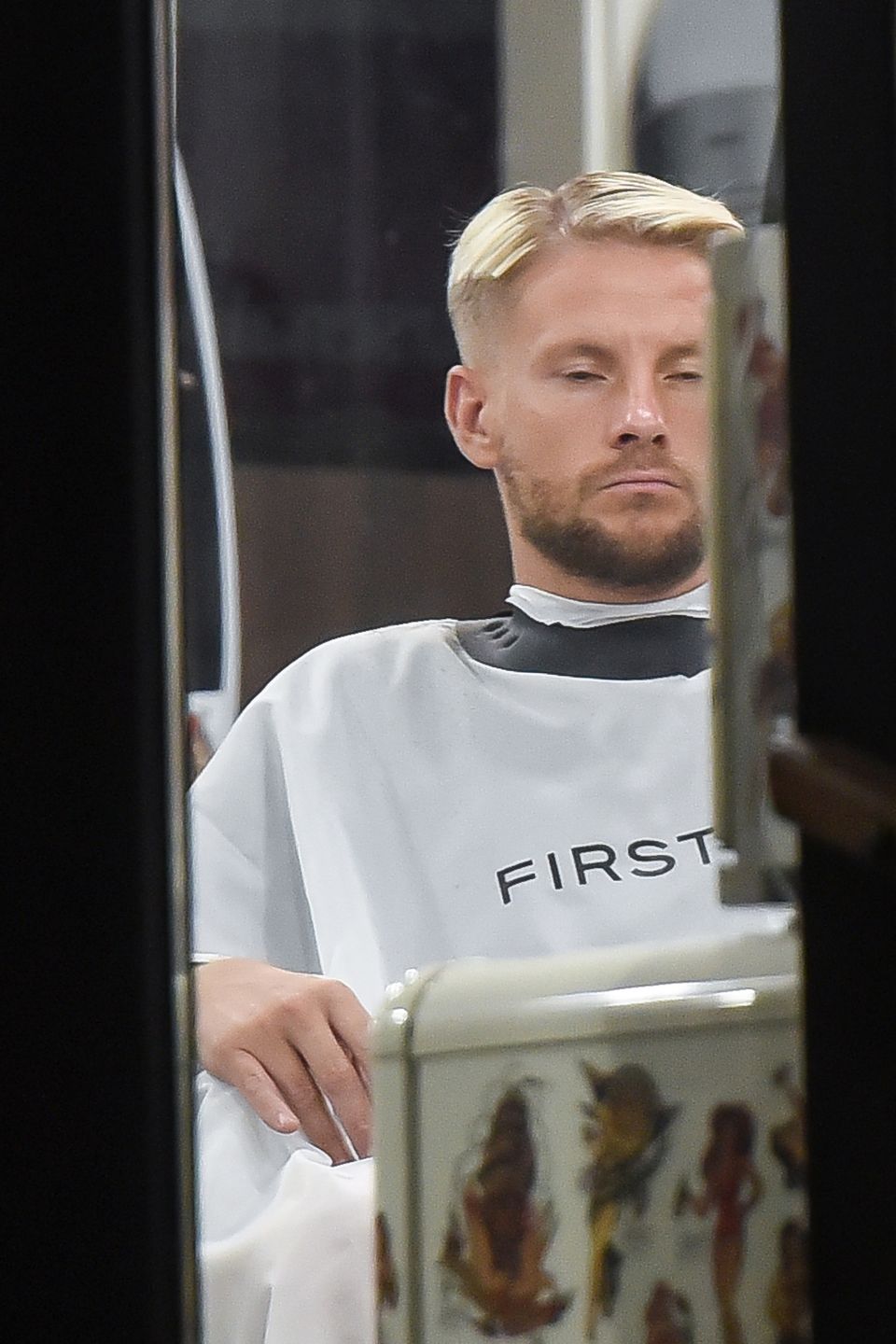 Sebastian Fabijański u fryzjera