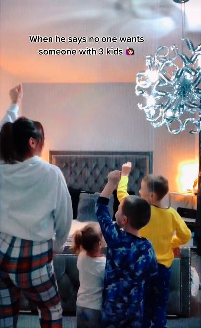 Jako 18-latka miała trójkę dzieci. Tak odpowiada na nieprzychylne komentarze