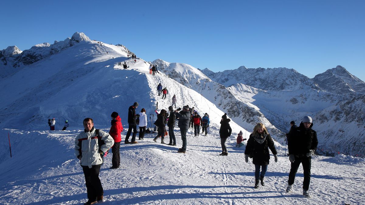 Grzegorz Momot
bezchmurne, g�ry, niebo, pogoda, s�o�ce, Tatry, wypoczynek, zima, ferie, podr�e, turysta, turystyka